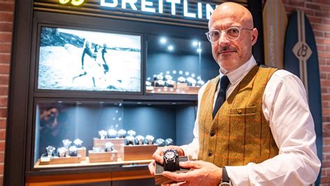 La marque de montres de luxe Breitling s'installe à .